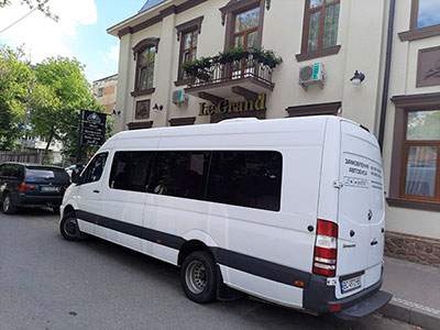 Трансфер пасажирів до готелю стрий