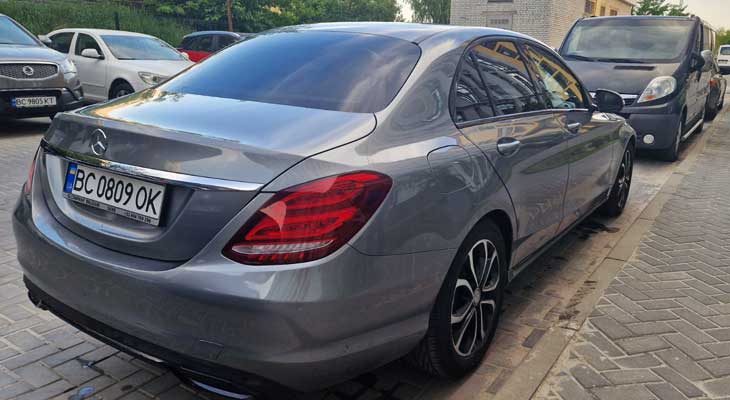 Оренда легкового авто Mercedes з водієм Львів